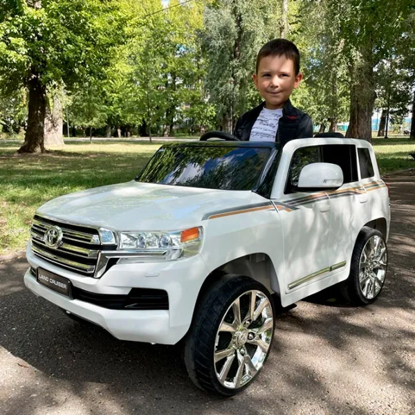 Mașină electrică Toyota Land Cruiser Richi Tichi JJ2022/1 7 km/h / 30 kg / 3+ / White photo 3 Mașină electrică Toyota Land Cruiser Richi Tichi JJ2022/1 7 km/h / 30 kg / 3+ / White photo 3