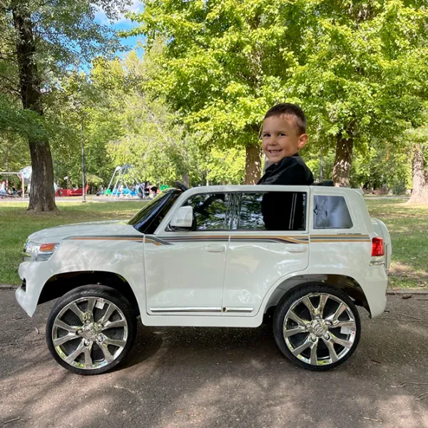 Mașină electrică Toyota Land Cruiser Richi Tichi JJ2022/1 7 km/h / 30 kg / 3+ / White photo 4 Mașină electrică Toyota Land Cruiser Richi Tichi JJ2022/1 7 km/h / 30 kg / 3+ / White photo 4