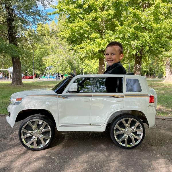 Mașină electrică Toyota Land Cruiser Richi Tichi JJ2022/1 7 km/h / 30 kg / 3+ / White photo 4 Mașină electrică Toyota Land Cruiser Richi Tichi JJ2022/1 7 km/h / 30 kg / 3+ / White photo 4