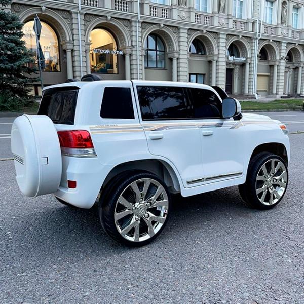 Mașină electrică Toyota Land Cruiser Richi Tichi JJ2022/1 7 km/h / 30 kg / 3+ / White photo 6 Mașină electrică Toyota Land Cruiser Richi Tichi JJ2022/1 7 km/h / 30 kg / 3+ / White photo 6