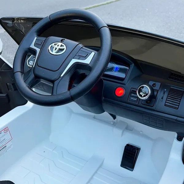 Mașină electrică Toyota Land Cruiser Richi Tichi JJ2022/1 7 km/h / 30 kg / 3+ / White photo 10 Mașină electrică Toyota Land Cruiser Richi Tichi JJ2022/1 7 km/h / 30 kg / 3+ / White photo 10