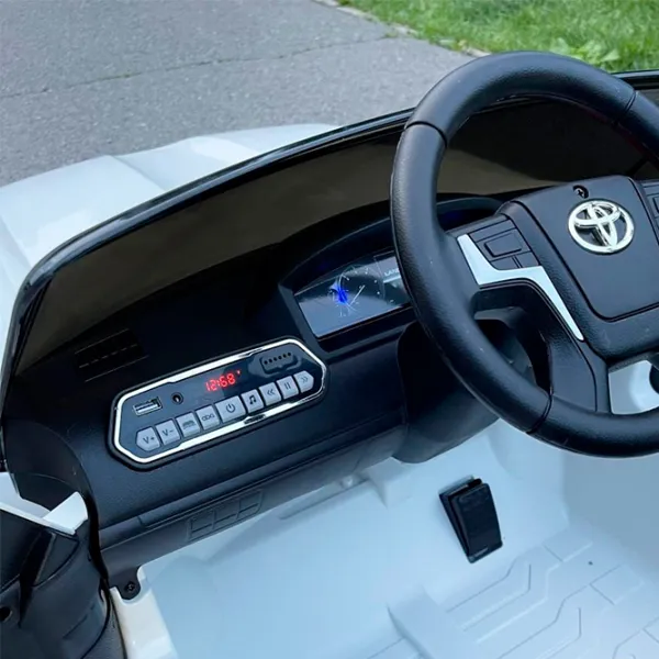 Mașină electrică Toyota Land Cruiser Richi Tichi JJ2022/1 7 km/h / 30 kg / 3+ / White photo 13 Mașină electrică Toyota Land Cruiser Richi Tichi JJ2022/1 7 km/h / 30 kg / 3+ / White photo 13