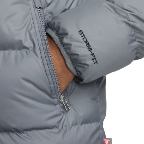 Scurtă pentru bărbați Nike Windrunner PrimaLoft Storm-FIT Demisezon / Gray photo 4 Scurtă pentru bărbați Nike Windrunner PrimaLoft Storm-FIT Demisezon / Gray photo 4