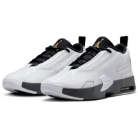 Adidași pentru bărbați Jordan Max Aura 6 42.5 / White
