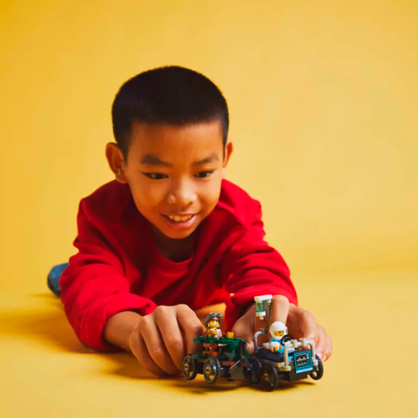 Конструктор LEGO Airplane VS. Hospital Bed Race Транспорт/ Разноцветный photo 5