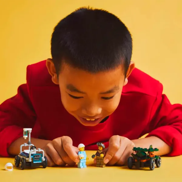 Конструктор LEGO Airplane VS. Hospital Bed Race Транспорт/ Разноцветный photo 6
