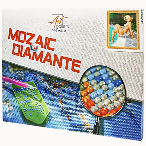 Mozaic New World Blondă la piscină  /  photo 1 Mozaic New World Blondă la piscină  /  photo 1
