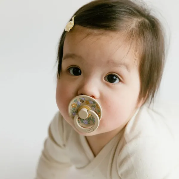 Соска круглая Bibs X Liberty 12019102  Унисекс / 6 месяцев - 18 месяцев / Латекс / Слоновая кость photo 3 Соска круглая Bibs X Liberty 12019102  Унисекс / 6 месяцев - 18 месяцев / Латекс / Слоновая кость photo 3