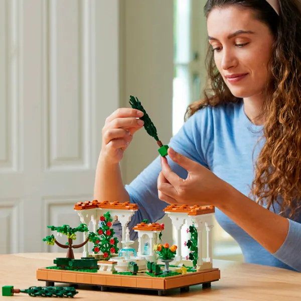 Constructor LEGO Fountain Garden Сonstrucție/ Multicolor photo 3