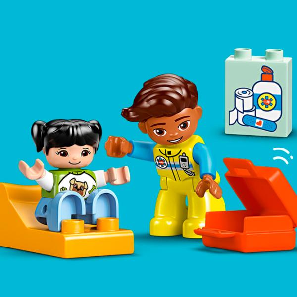 Constructor LEGO Ambulance & Driver Figuri/ Multicolor photo 4 Constructor LEGO Ambulance & Driver Figuri/ Multicolor photo 4