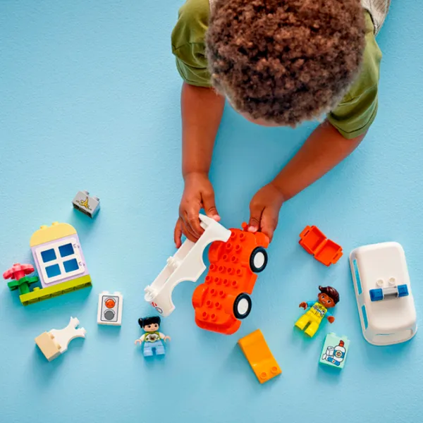 Constructor LEGO Ambulance & Driver Figuri/ Multicolor photo 6 Constructor LEGO Ambulance & Driver Figuri/ Multicolor photo 6