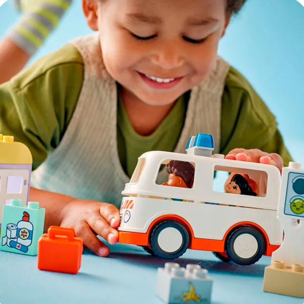 Constructor LEGO Ambulance & Driver Figuri/ Multicolor photo 7 Constructor LEGO Ambulance & Driver Figuri/ Multicolor photo 7