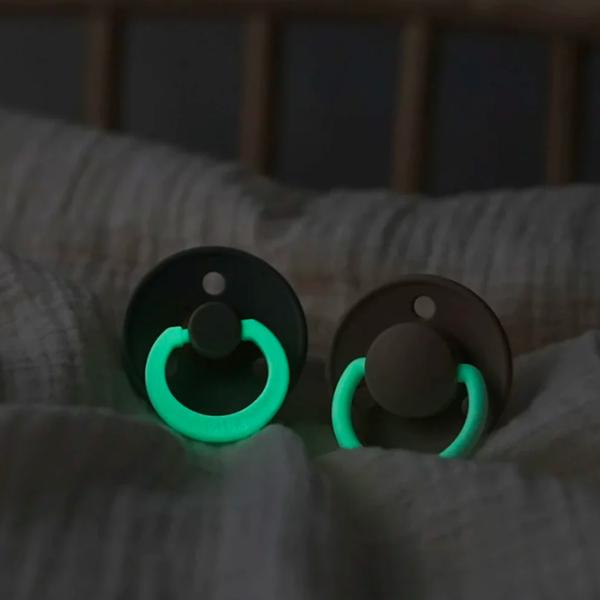 Suzetă cu tetina rotundă Bibs Colour Glow 110244  Unisex / 0 luni - 6 luni / Latex / Vanilla photo 6 Suzetă cu tetina rotundă Bibs Colour Glow 110244  Unisex / 0 luni - 6 luni / Latex / Vanilla photo 6