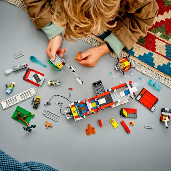 Constructor LEGO Fire Command Truck Figuri/ Multicolor photo 7