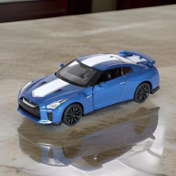 Mașină Richi Tichi Nissan GT-R (R35) 4895263400072  / / White Blue photo 5 Mașină Richi Tichi Nissan GT-R (R35) 4895263400072  / / White Blue photo 5