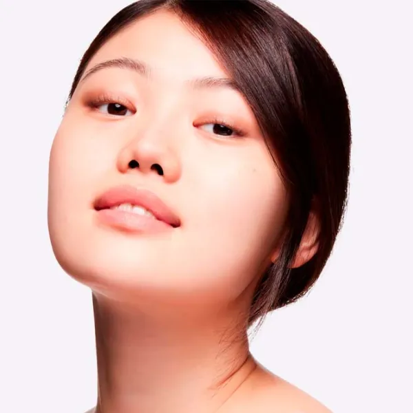 Хайлайтер MAC Studio Radiance Moisturizing + Illuminating Silky Primer Белый /  photo 4 Хайлайтер MAC Studio Radiance Moisturizing + Illuminating Silky Primer Белый /  photo 4
