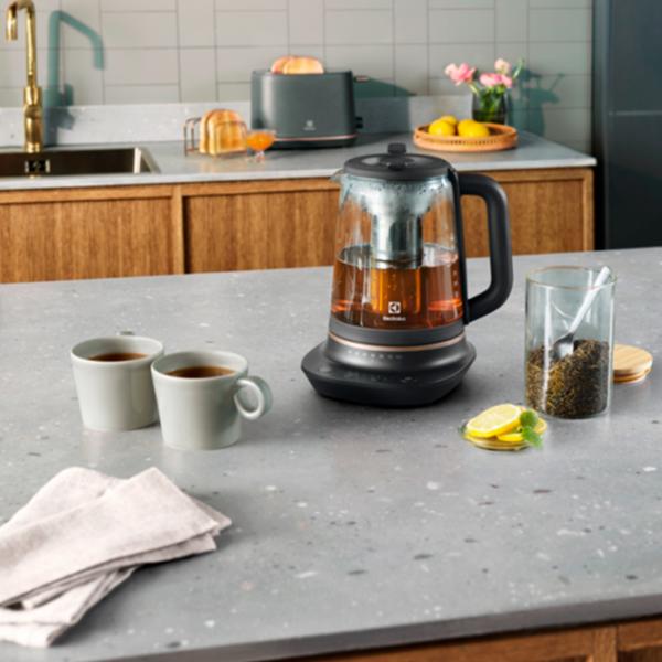 Электрочайник Electrolux E7GK1-8BP Smart 1.7л / Скрытый / Черный photo 7