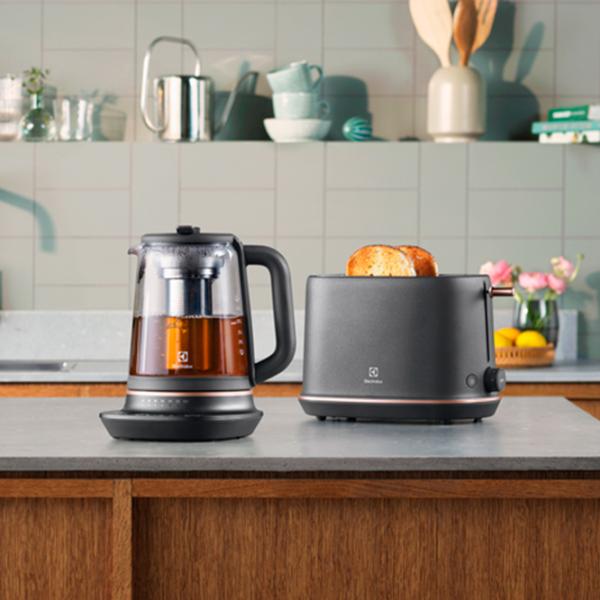 Электрочайник Electrolux E7GK1-8BP Smart 1.7л / Скрытый / Черный photo 8