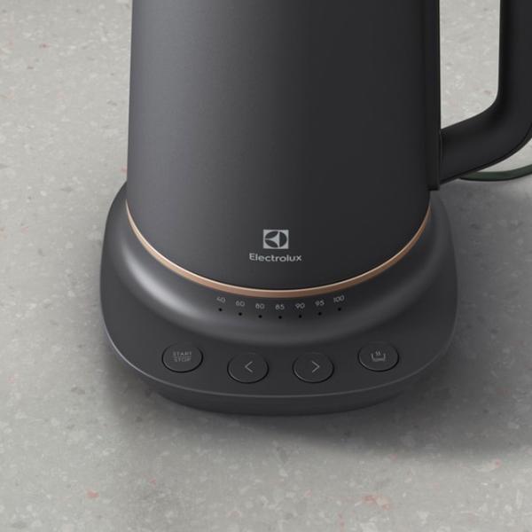 Электрочайник Electrolux E7K1-6BP 1.7л / Скрытый / Черный photo 2
