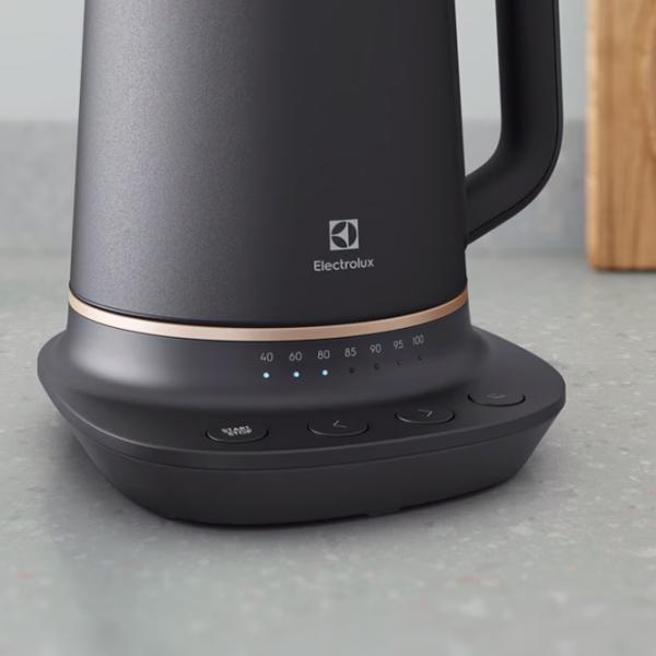 Электрочайник Electrolux E7K1-6BP 1.7л / Скрытый / Черный photo 5