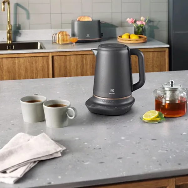 Электрочайник Electrolux E7K1-6BP 1.7л / Скрытый / Черный photo 7