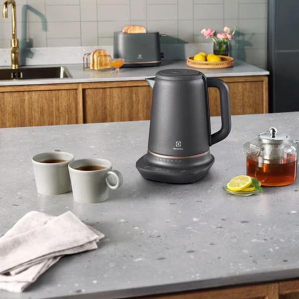 Электрочайник Electrolux E7K1-6BP 1.7л / Скрытый / Черный photo 7