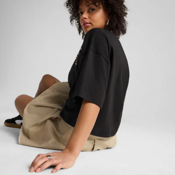 Футболка для женщин Puma Wardrobe Ess Leo Luxe Graphic Short 20% полиэстер / Черный photo 5 Футболка для женщин Puma Wardrobe Ess Leo Luxe Graphic Short 20% полиэстер / Черный photo 5