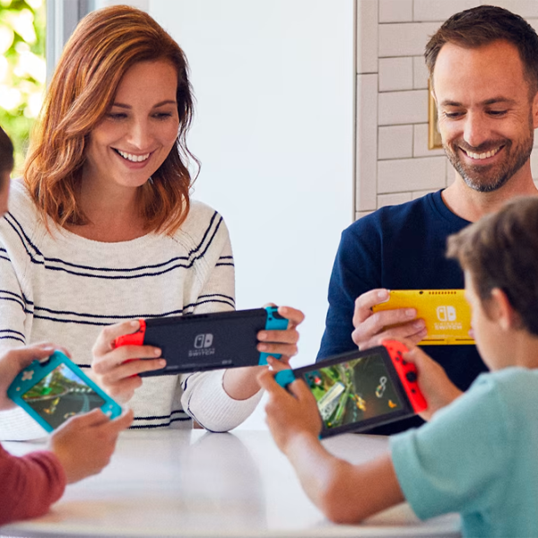 Nintendo Switch Lite Bundle Animal Crossin & NSO  / Coral photo 6