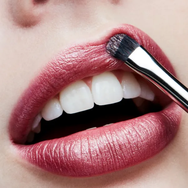 Губная помада MAC Frost Stick / Pink Plum photo 4 Губная помада MAC Frost Stick / Pink Plum photo 4