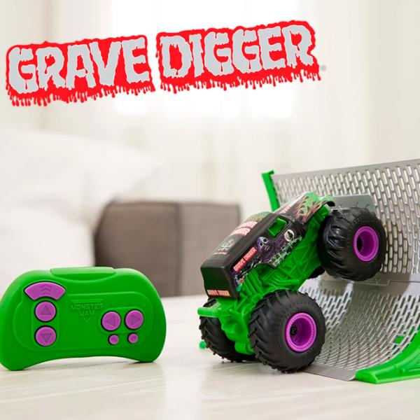 Mașină Spin Master Monster Jam Grave Digger 6068563  / 2.4 GHz / Violet Green photo 6 Mașină Spin Master Monster Jam Grave Digger 6068563  / 2.4 GHz / Violet Green photo 6