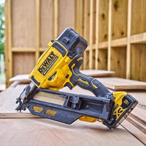 Pistol pneumatic Dewalt DCN930P2-QW Yellow /  photo 2