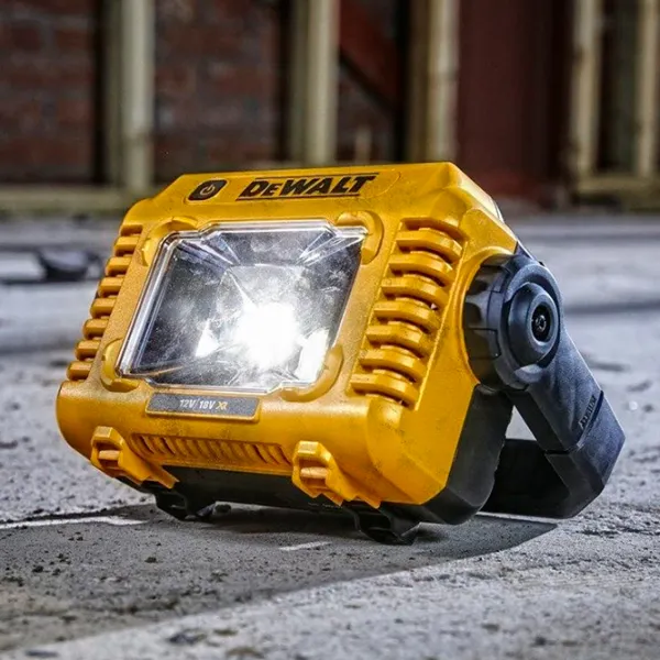 Автомобильные фонарики Dewalt DCL077  photo 5