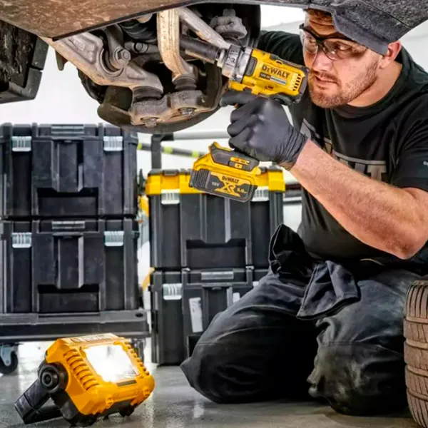 Автомобильные фонарики Dewalt DCL077  photo 6