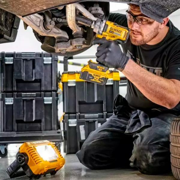 Автомобильные фонарики Dewalt DCL077  photo 6