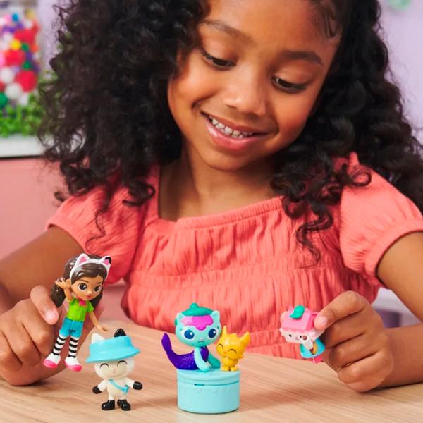 Фигурка Spin Master Gabby`s Dollhouse Маленький лагерь 3+ / Синий photo 8 Фигурка Spin Master Gabby`s Dollhouse Маленький лагерь 3+ / Синий photo 8