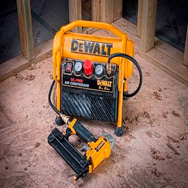Компрессор Dewalt DPC6MRC / Поршневой photo 5 Компрессор Dewalt DPC6MRC / Поршневой photo 5