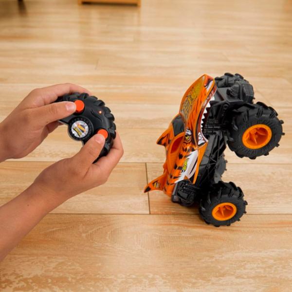 Mașină Hot Wheels HW Tiger Shark HNV03 8 km/h / 2.4 GHz / White Orange photo 6