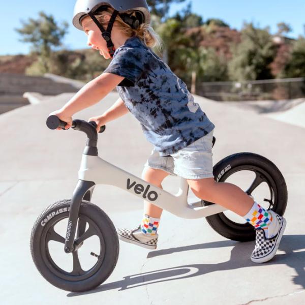 Bicicletă fără pedale Yvolution Y Velo Pro 12"  Aluminiu / White Black photo 7 Bicicletă fără pedale Yvolution Y Velo Pro 12"  Aluminiu / White Black photo 7