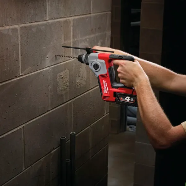 Перфоратор Milwaukee M18BH-402C  / Красный photo 8 Перфоратор Milwaukee M18BH-402C  / Красный photo 8