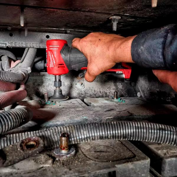 Шлифовальная машина Milwaukee M12FDGA-0 Угловая / / Красный photo 7 Шлифовальная машина Milwaukee M12FDGA-0 Угловая / / Красный photo 7