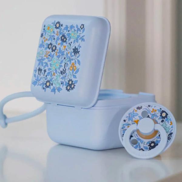 Коробка для пустышки универсальный Bibs X Liberty 420012231 Унисекс / 0 месяцев - / Латекс, силикон / Синий photo 4 Коробка для пустышки универсальный Bibs X Liberty 420012231 Унисекс / 0 месяцев - / Латекс, силикон / Синий photo 4