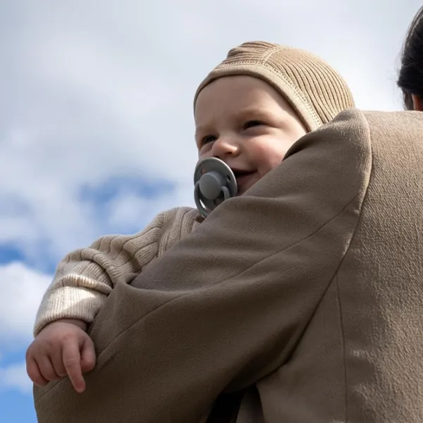 Соска круглая Bibs De lux 190223 Для девочек / 6 месяцев - 18 месяцев / Латекс / Серо-зеленый photo 4 Соска круглая Bibs De lux 190223 Для девочек / 6 месяцев - 18 месяцев / Латекс / Серо-зеленый photo 4