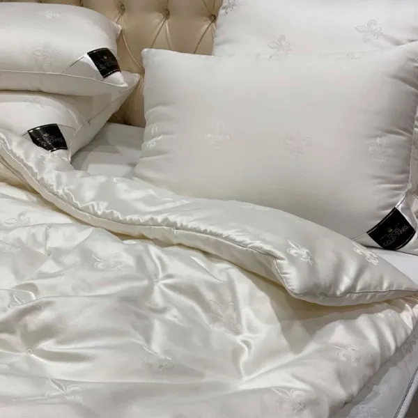 Одеяла Trois Couronnes Luxury Selection Cashmere 155 x 200 cm photo 1 Одеяла Trois Couronnes Luxury Selection Cashmere 155 x 200 cm photo 1