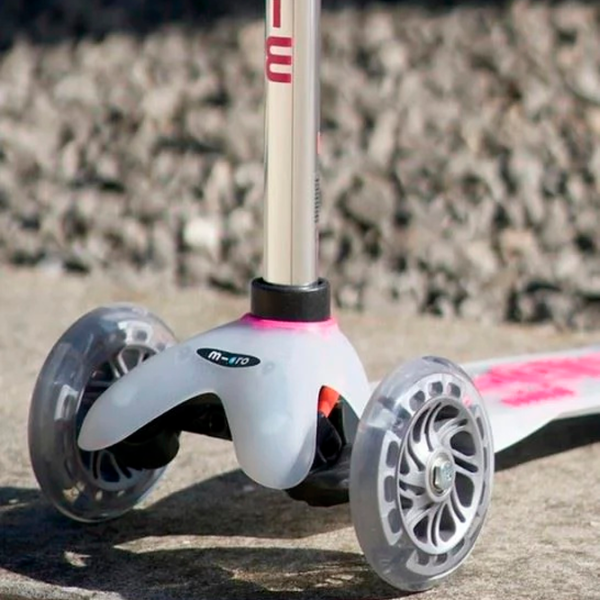 Trotinetă pentru copii cu trei roți Micro Mini Deluxe Flux LED (MMD203) 50 kg/ Pink photo 6