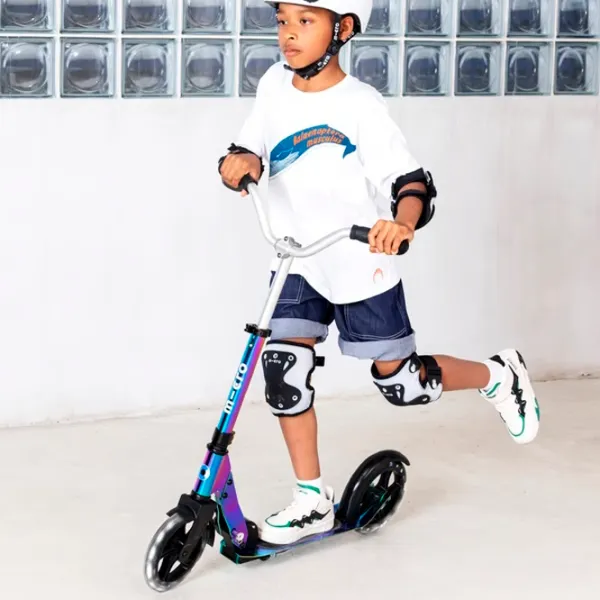 Детский двухколёсный самокат Micro Cruiser LED (SA0240) 100 кг/ Неохром photo 7