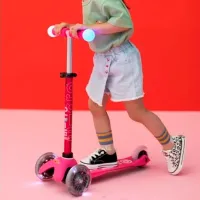 Trotinetă pentru copii cu trei roți Micro Mini Deluxe Magic LED (MMD130) 50 kg/ Pink photo 7