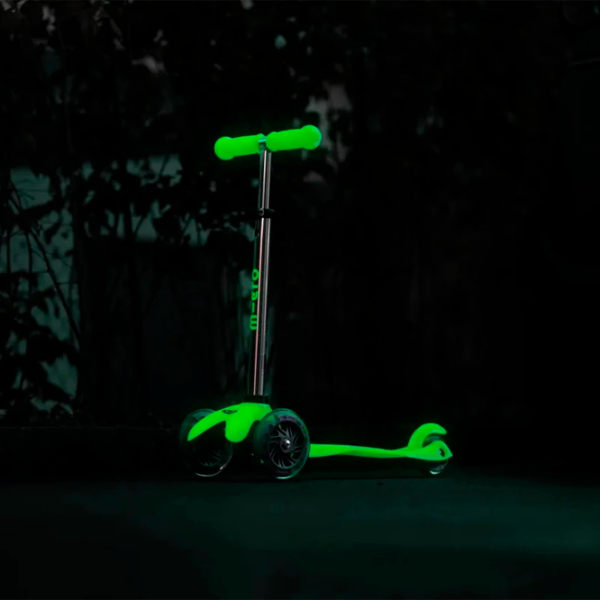 Trotinetă pentru copii cu trei roți Micro Mini Deluxe Glow LED (MMD216) 50 kg/ Icy Lime photo 2