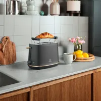 Тостер Electrolux E7T1-6BP Механическое / 980 Вт / Черный photo 5