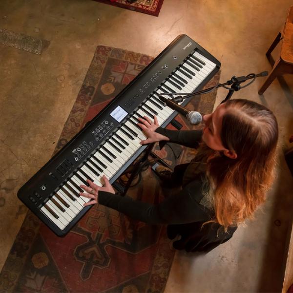 Цифровой пиан Roland FP-E50 Акустический / 88 клавиш / Split / Черный photo 7