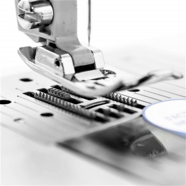 Швейная машина Brother LS300S Электромеханическая/ Белый photo 4 Швейная машина Brother LS300S Электромеханическая/ Белый photo 4